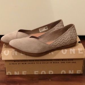 Tom’s Jutti- Desert Taupe Suede Diamond Emboss